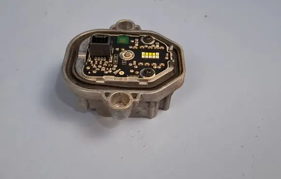 Volvo S90, V90 Headlight ballast module Xenon B105151A