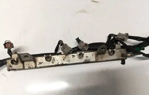 Suzuki Swift I Fuel main line pipe 