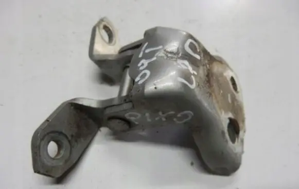 Nissan Juke I F15 Front door lower hinge 824211HB1A