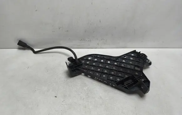 Audi Q3 8U Headlight/headlamp mounting bracket 