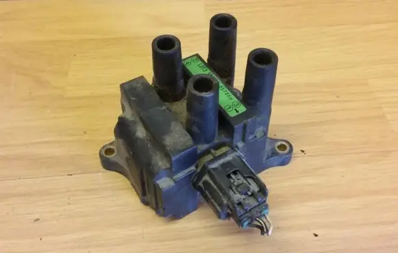 Mazda 6 Ignition amplifier control unit L81318100
