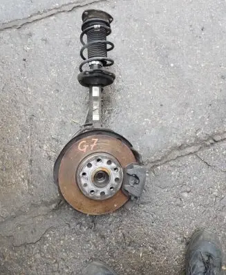 Volkswagen Golf VII Front wheel hub spindle knuckle