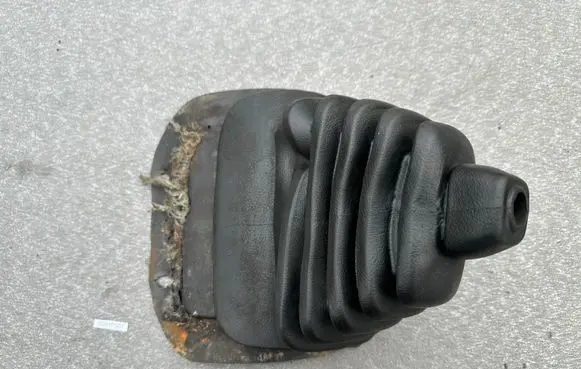 Nissan Patrol Y60 Gear lever shifter trim leather/knob 7496406J00