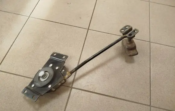 KIA Carens III Spare wheel mounting bracket 