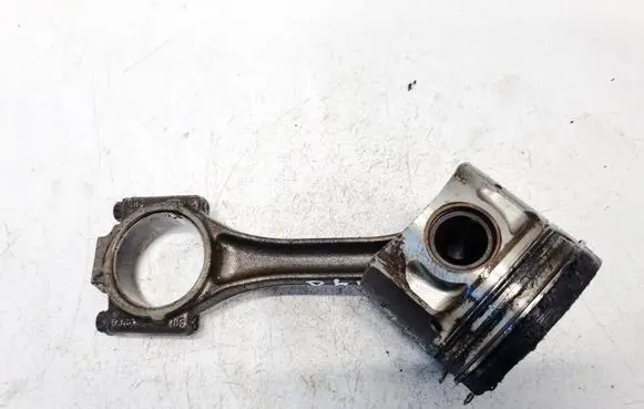 Volkswagen Golf IV Piston with connecting rod 
