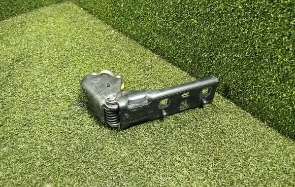 Renault Trafic III (X82) Sliding door middle roller runner 777653970R 93867644 77650730R