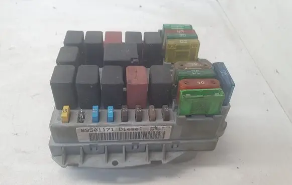 Iveco Daily 35.8 - 9 Fuse module 69501171
