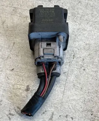 Toyota RAV 4 (XA30) Glow plug pre-heat relay 2861067010