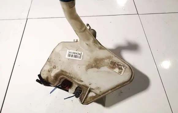 Toyota Yaris Windshield washer fluid reservoir/tank