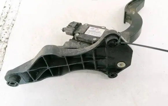 Hyundai Santa Fe Accelerator throttle pedal AL10209A2B100 AL10209A-2B100