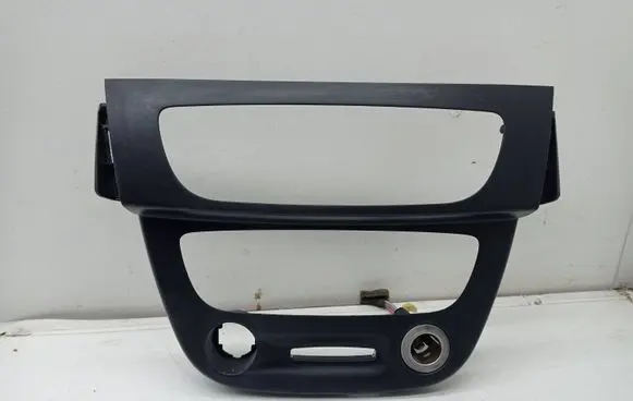 Renault Megane III Radio/GPS head unit trim 682600003r