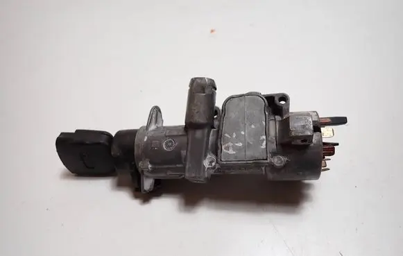 Volkswagen Polo IV 9N3 Ignition lock 4B0905851B
