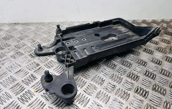 Skoda Superb B8 (3V) Battery tray 5Q0915321H 5Q0915331J