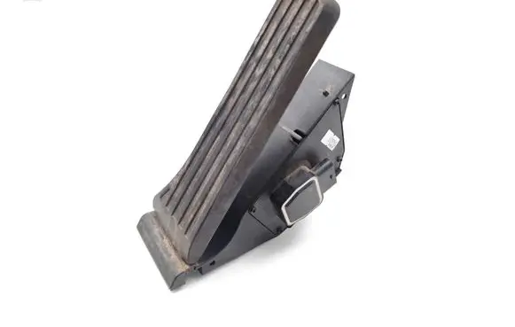 Mercedes-Benz C W204 Accelerator throttle pedal A2043000004
