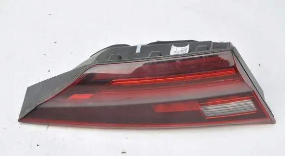 BMW 1 F40 Rear/tail lights 647751