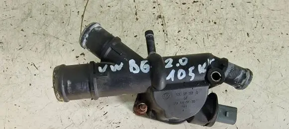 Volkswagen PASSAT B6 Engine coolant pipe/hose 03L121132Q