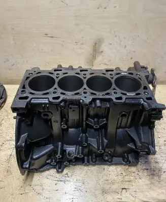 Renault Trafic II (X83) Engine block M9R780