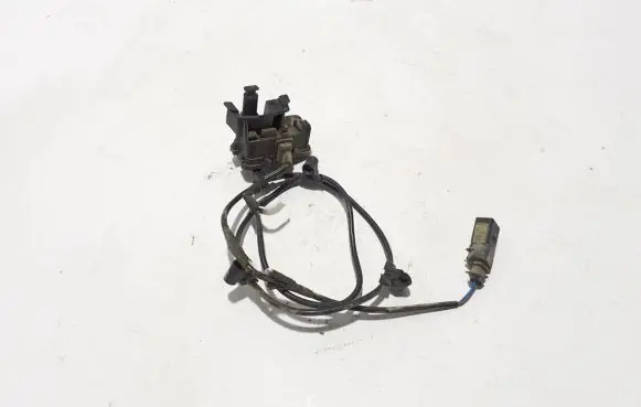 Fuel tank cap lock