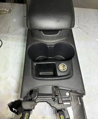 Ford Focus Center console 0526102436801