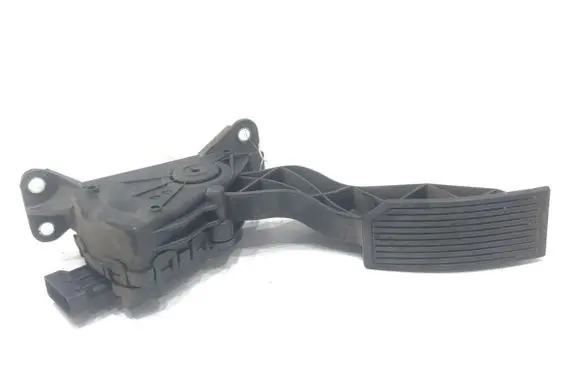 Nissan Altima Accelerator throttle pedal 180024Z800