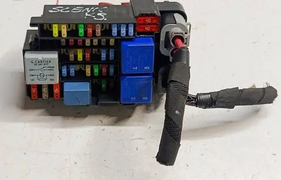 Renault Scenic III - Grand scenic III Fuse module 18013301 150404