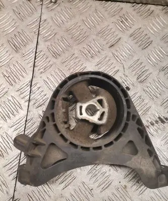 Opel Insignia A Engine mount bracket 230006