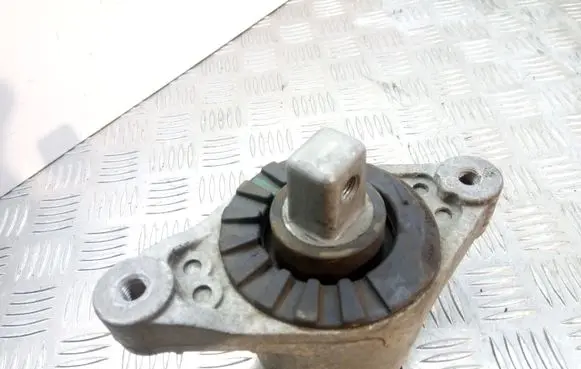 Maserati Ghibli Engine mount bracket 670004871