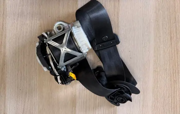 Volkswagen Polo V 6R Front seatbelt 6R4857706