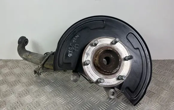 Infiniti QX80 Front wheel hub