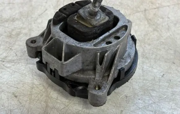 BMW 1 F20 F21 Engine mount bracket