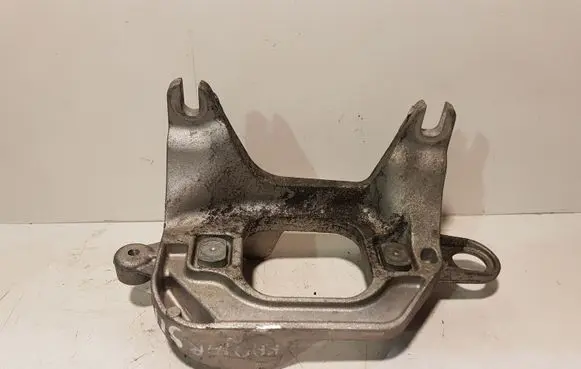 Nissan Qashqai Gearbox mounting bracket 112221641R