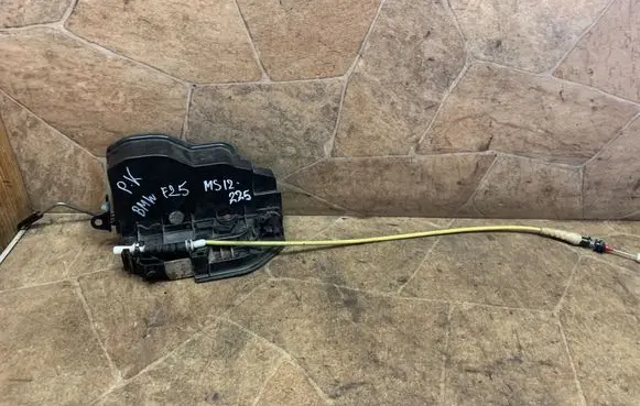 BMW X3 F25 Coupe door lock (next to the handle) 7318423