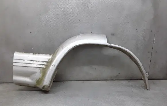 Rear fender molding trim