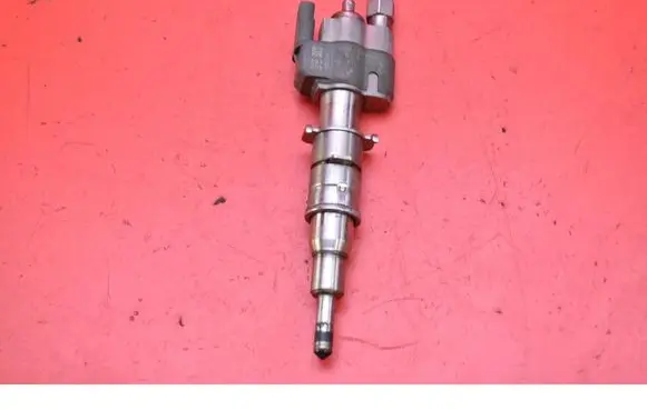 BMW 7 F01 F02 F03 F04 Fuel injector 7589048