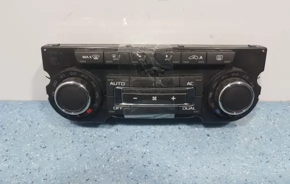 Skoda Octavia Mk2 (1Z) Tailgate/trunk/boot open switch 3t0907044BD