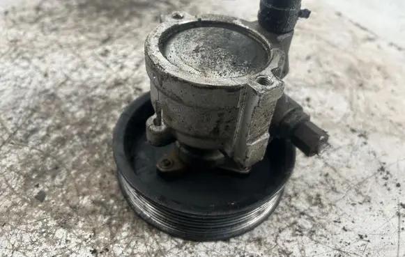 Opel Vivaro Power steering pump 8200357347