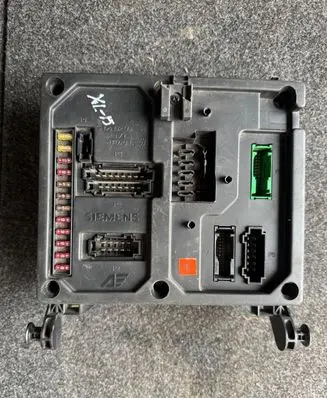 Volkswagen Sharan Fuse box set 108152001