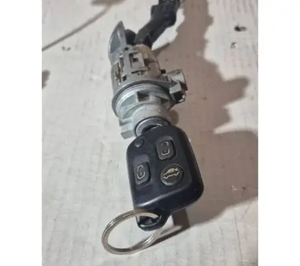 Peugeot 607 Ignition lock N0500109
