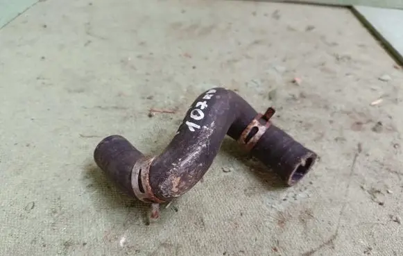Renault Trafic II (X83) Engine coolant pipe/hose
