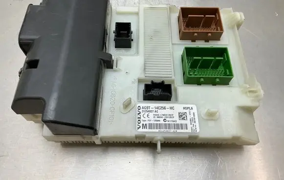 Volvo V70 Fuse module AG9T14C256HC 31254837AC 3659AF01125TP