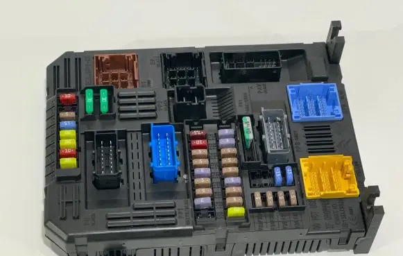 Peugeot 308 BSM Control unit 9824971580
