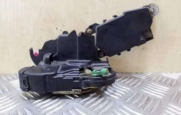 Subaru Outback Front door lock