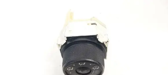 Toyota Yaris Climate control unit 