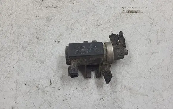 Audi A4 S4 B5 8D Turbo solenoid valve 1H0906627