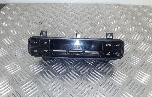 Toyota Auris E180 Climate control unit 75h695