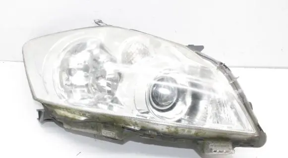 Toyota Auris 150 Headlight/headlamp 8111002A90