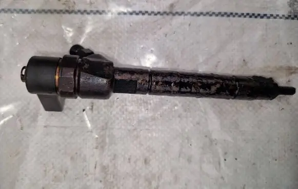 Jeep Grand Cherokee (WK) Fuel injector A6120700081