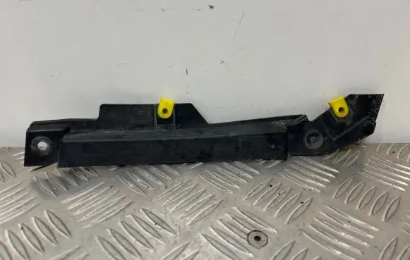 Audi A4 S4 B9 8W Front splash guards bracket 8W0121763B