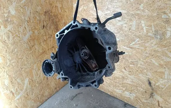 Volkswagen Polo Manual 5 speed gearbox FRA