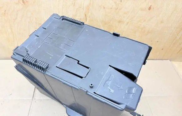 Citroen C4 II Battery box tray 9689002180